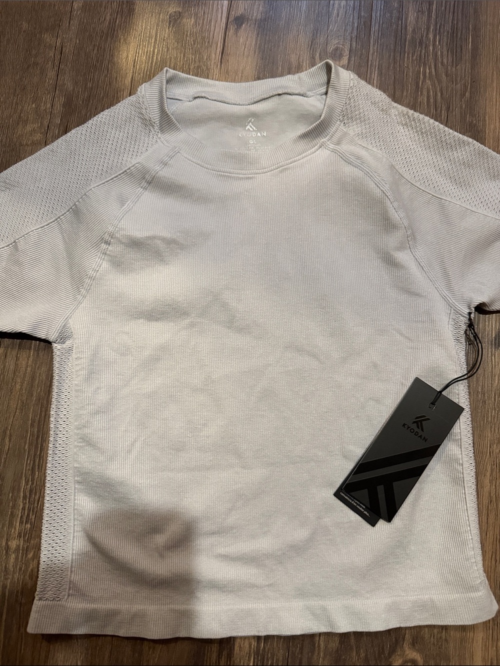KYODAN Light Gray Short Sleeve Seemless Athletic Top Size Large BNWT
